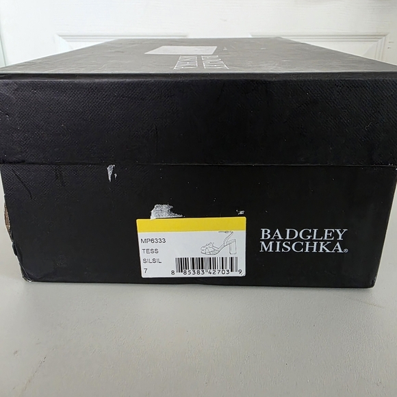 NWT Badgley Mischka Metallic Silver Tess Sandal - Picture 7 of 7